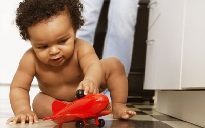 Sự phát triển của trẻ trong từng tháng đầu đời