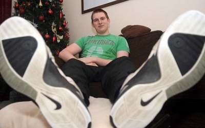 Đôi bàn chân 'khủng' nhất thế giới