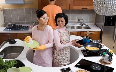 Chớ 'lấy trứng chọi đá' khi sống với mẹ chồng!