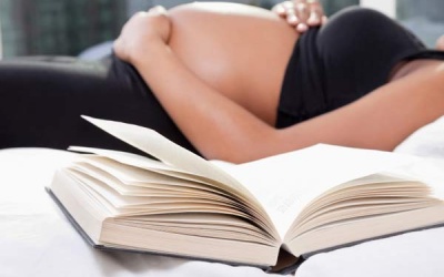 Bà bầu nằm ngửa tăng nguy cơ thai lưu