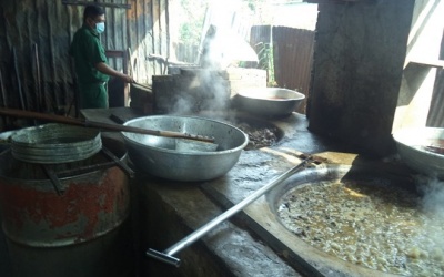 Phát hiện cơ sở sản xuất hơn 5 tấn mỡ, tóp mỡ bẩn