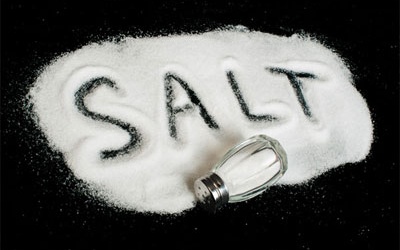 5 cách làm giảm lượng muối khi nấu ăn