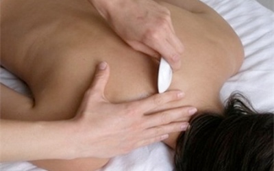 Cạo gió không khéo dễ liệt tay 