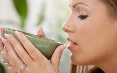 Người uống trà cần tránh những điều này