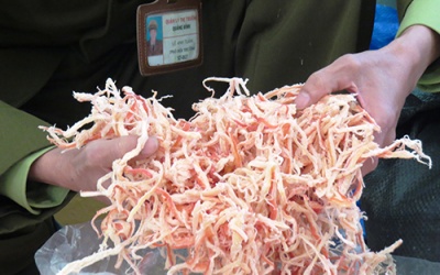 Hơn 3 tạ mực khô xé sợi 'làm từ sắn'