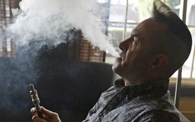 California: Thuốc lá điện tử nguy hiểm cho sức khỏe