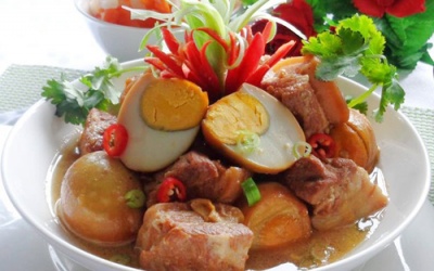 Đủ vị mặn ngọt chua cay trong cỗ Tết miền Nam