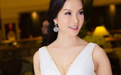 Xuýt xoa với vẻ đẹp 'hoa ghen, liễu hờn' của MC U50 Thanh Mai