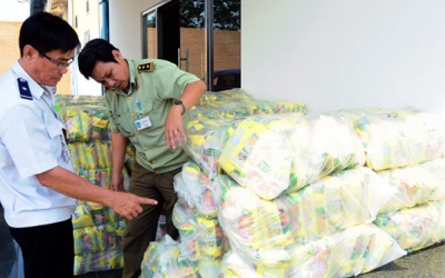  Lại phát hiện thêm cả tấn Knorr giả tặng công nhân ăn Tết