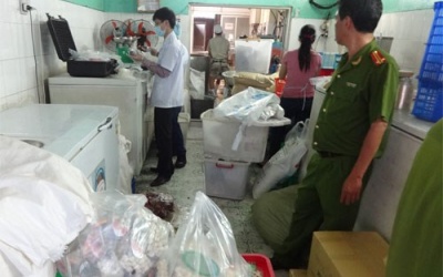 Thu giữ 3 tấn thực phẩm bẩn tại TP.HCM