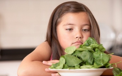 Để trẻ thích ăn rau: Tập ăn từ 6 tháng!