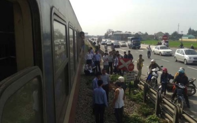 Tai nạn đường sắt tại Vinh: 2 mẹ con tử vong