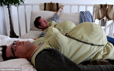 Khi các ông chồng cũng vật vã... mang bầu