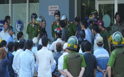 Người nhà bệnh nhân hành hung hai bảo vệ bệnh viện