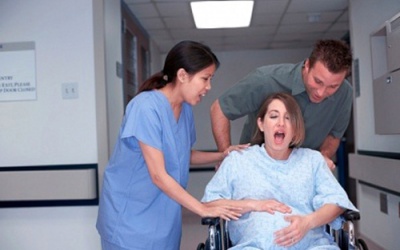 Đẻ khó: Nguy hiểm cả mẹ lẫn con