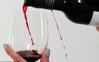 Có nên uống nhiều rượu vang đỏ?