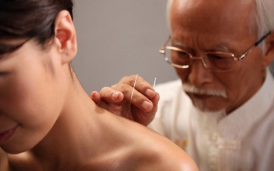 Nghề châm cũng lắm công phu!