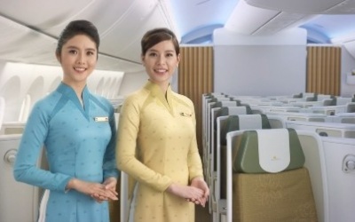 Hoa hậu Ngọc Hân khen nức nở đồng phục mới của Vietnam Airlines