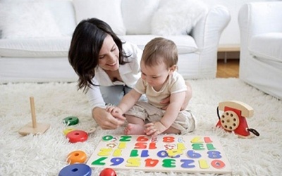 Cách dạy trẻ học chữ từ khi nằm nôi