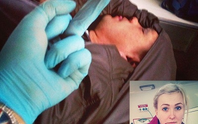 Nữ y tá chụp ảnh 'tự sướng' cạnh bệnh nhân sắp chết