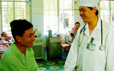 Phẫu thuật lấy viên sỏi thận nặng gần 400gr