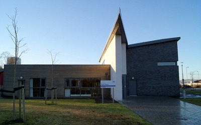 Nữ y tá hướng dẫn bệnh nhân tự sát