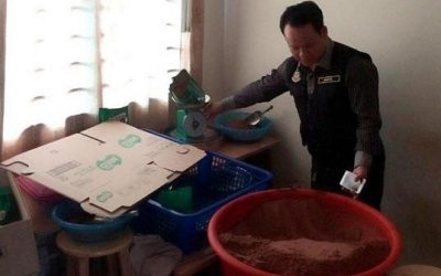 “Công nghệ” trộn bột Milo giả bằng… chậu