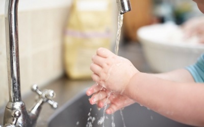 Nửa triệu trẻ sơ sinh chết mỗi năm vì thiếu nước sạch 