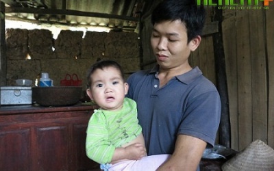 Mẹ bỏ đi rồi, ai cứu lấy con?