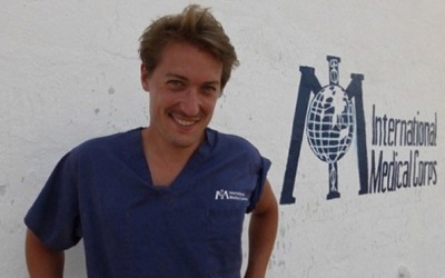 Cảm động: Bác sĩ liều mình đỡ đẻ cho sản phụ giữa trung tâm cái chết