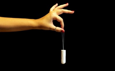 Phát hiện ô nhiễm nước sông nhờ...băng vệ sinh