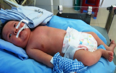 Bé sơ sinh bị bỏ rơi trong bệnh viện hơn 1 tháng