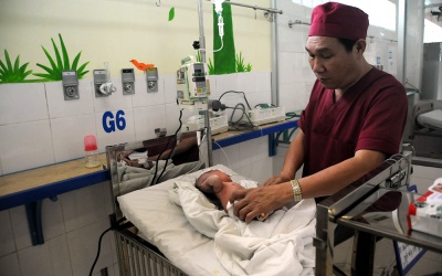 Bé 10 ngày tuổi phải cắt bỏ 2m ruột non vì hoại tử