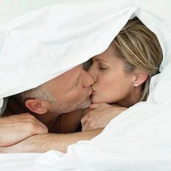 'Bí kíp' tình dục viên mãn cho chị em ngoài 40