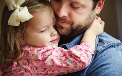 Có phải đàn ông lớn tuổi dễ sinh con bị tự kỷ?