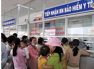 Tăng giá dịch vụ y tế: Người có thẻ bảo hiểm được lợi?