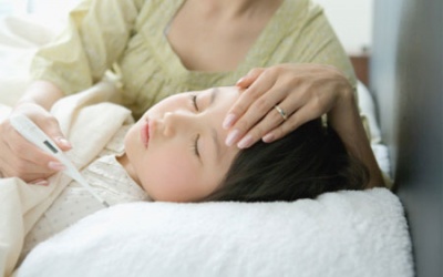 Giải nhiệt bằng máy lạnh, quạt máy, trẻ ồ ạt nhập viện