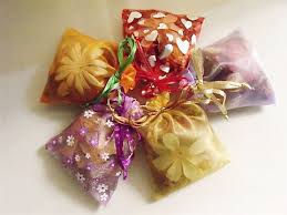 Hiểm họa tiềm ẩn khi sử dụng túi thơm