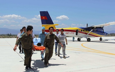 Thủy phi cơ cấp cứu bệnh nhân đột quỵ từ Trường Sa