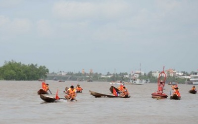 Sôi động Lễ hội đua xuồng trên sông