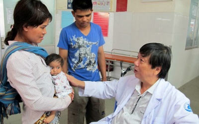 ​Phẫu thuật cho em bé tí hon