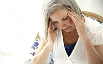 Mách chị em cách giảm đau đầu tuổi tiền mãn kinh