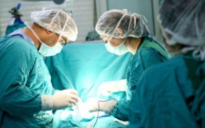 Bi hài chuyện thu hẹp 'cô bé' giữ lửa phòng the