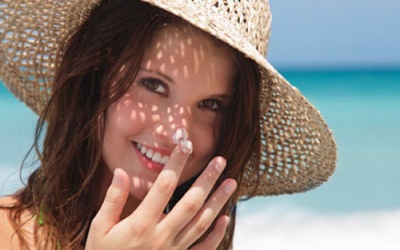 Da nhờn mùa hè phải làm sao?