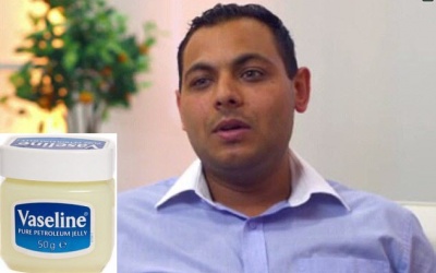 Bất lực vì bơm Vaseline để làm to 'súng'