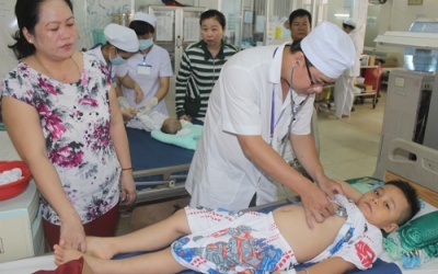 Ăn bánh mỳ nhiễm khuẩn, 34 trẻ mầm non nhập viện?