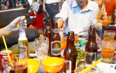 Quá chén rượu bia và những hệ lụy sức khỏe