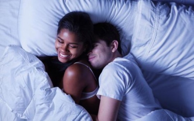 Nên sex trong bóng tối hay nên bật đèn sáng?