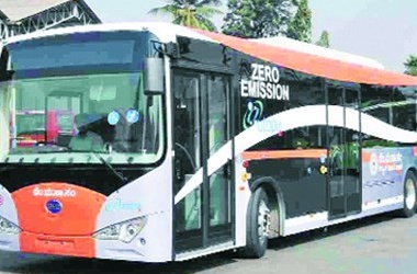 TP.HCM mở tuyến xe buýt điện đầu tiên 