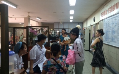 Nhiều trẻ mắc bệnh “đặc trưng” của mùa du lịch